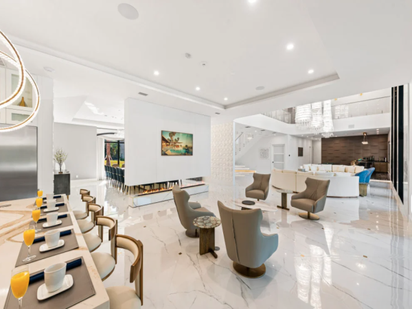 Luxurious 8-Bedroom Vacation Home in Orlando - Private Pool & Resort Amenities